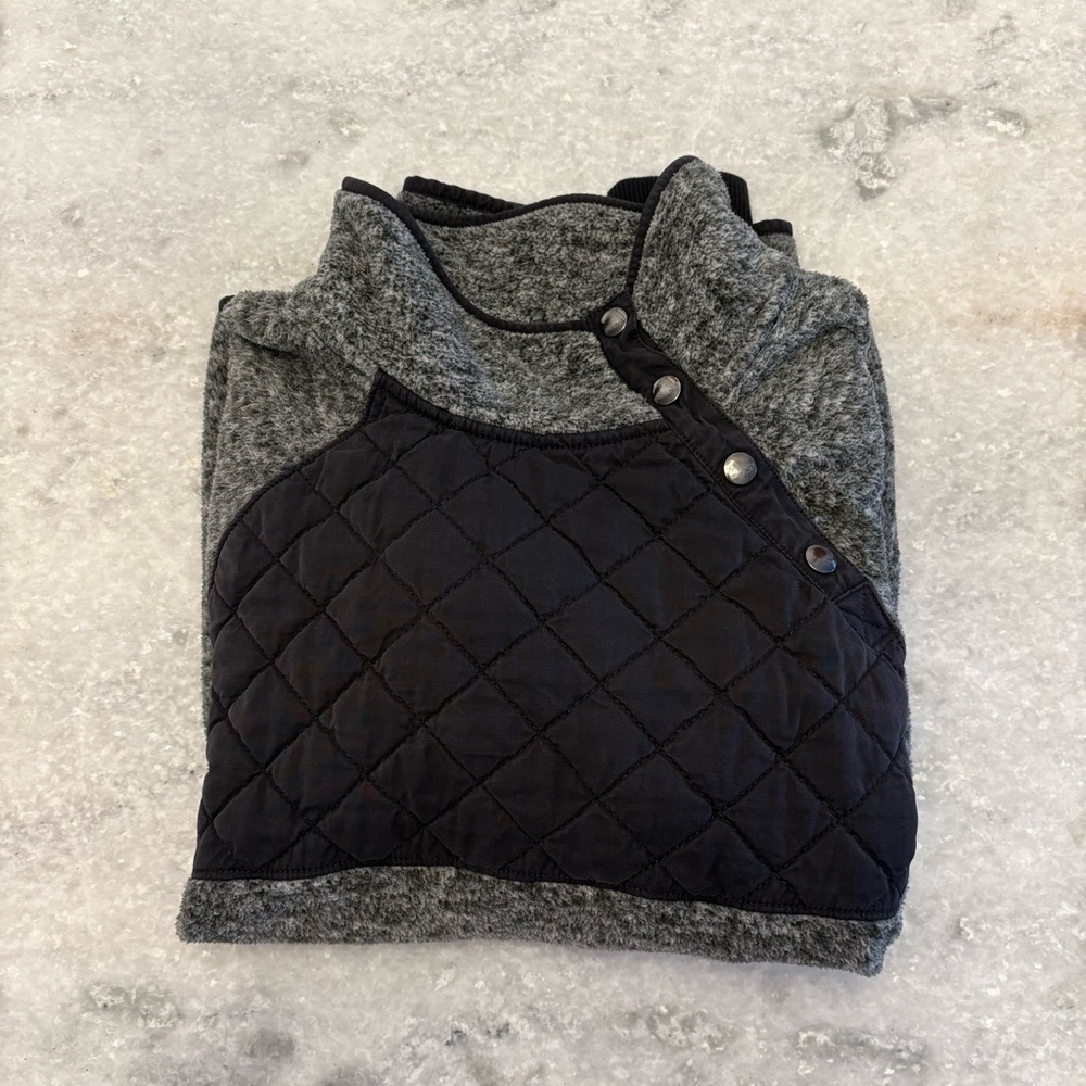 Abercrombie & Fitch Gray and Black Quilted Pullover fleece size large